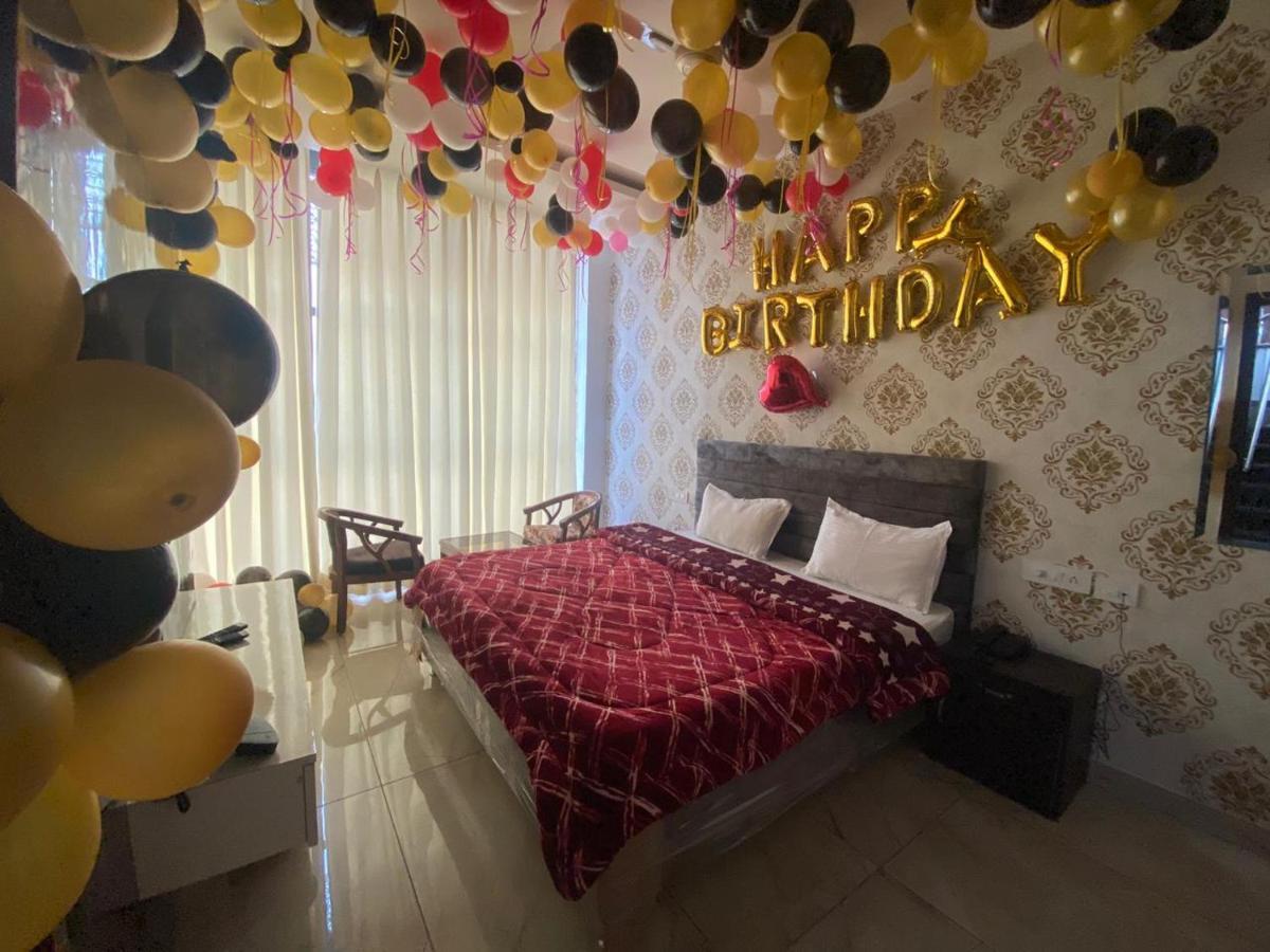 Hotel Hollywood - Family Hotel Zirakpur Экстерьер фото