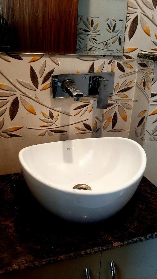 Hotel Hollywood - Family Hotel Zirakpur Экстерьер фото