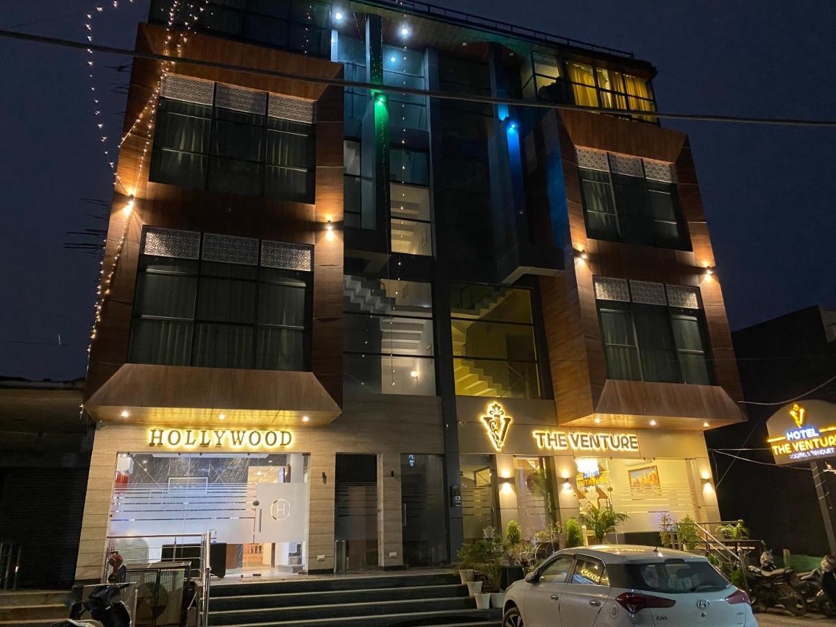 Hotel Hollywood - Family Hotel Zirakpur Экстерьер фото