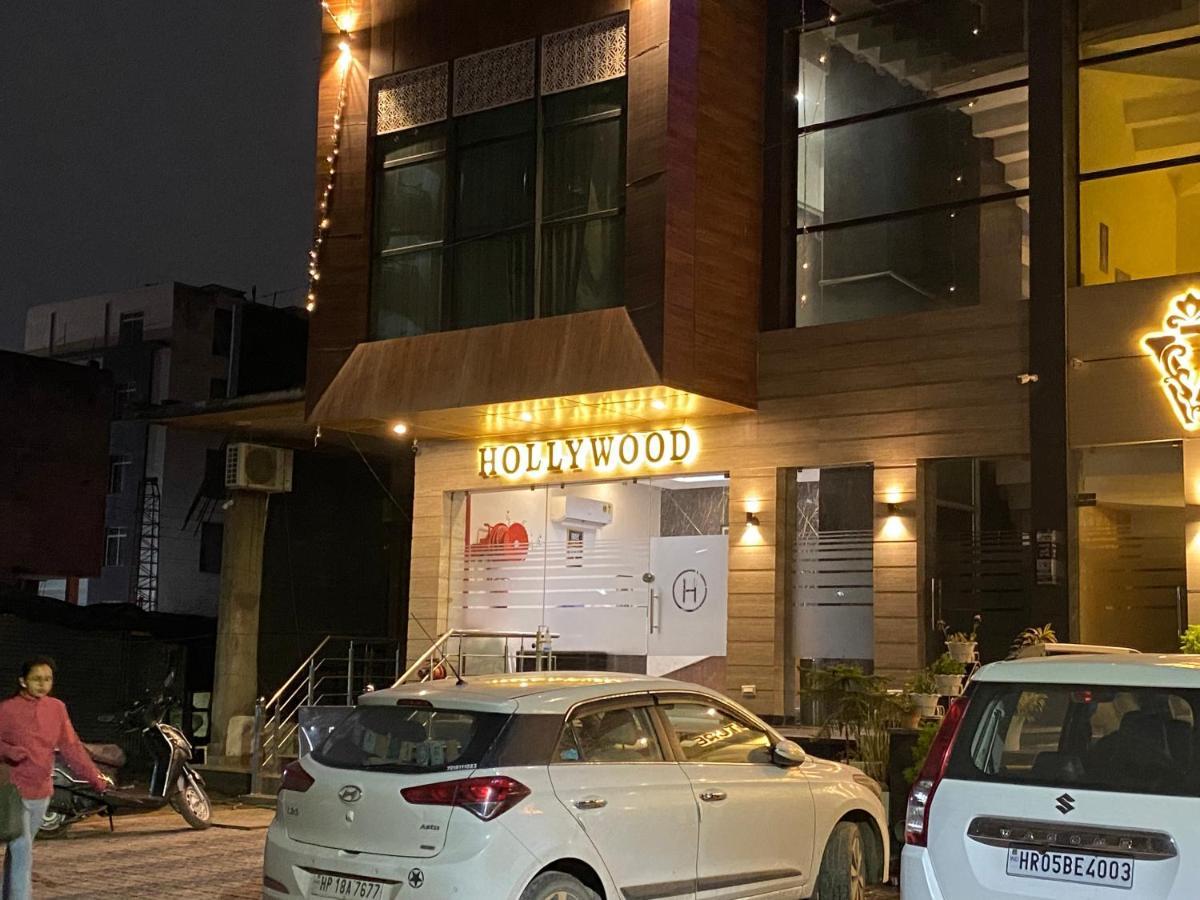 Hotel Hollywood - Family Hotel Zirakpur Экстерьер фото