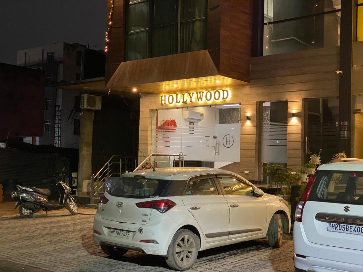 Hotel Hollywood - Family Hotel Zirakpur Экстерьер фото
